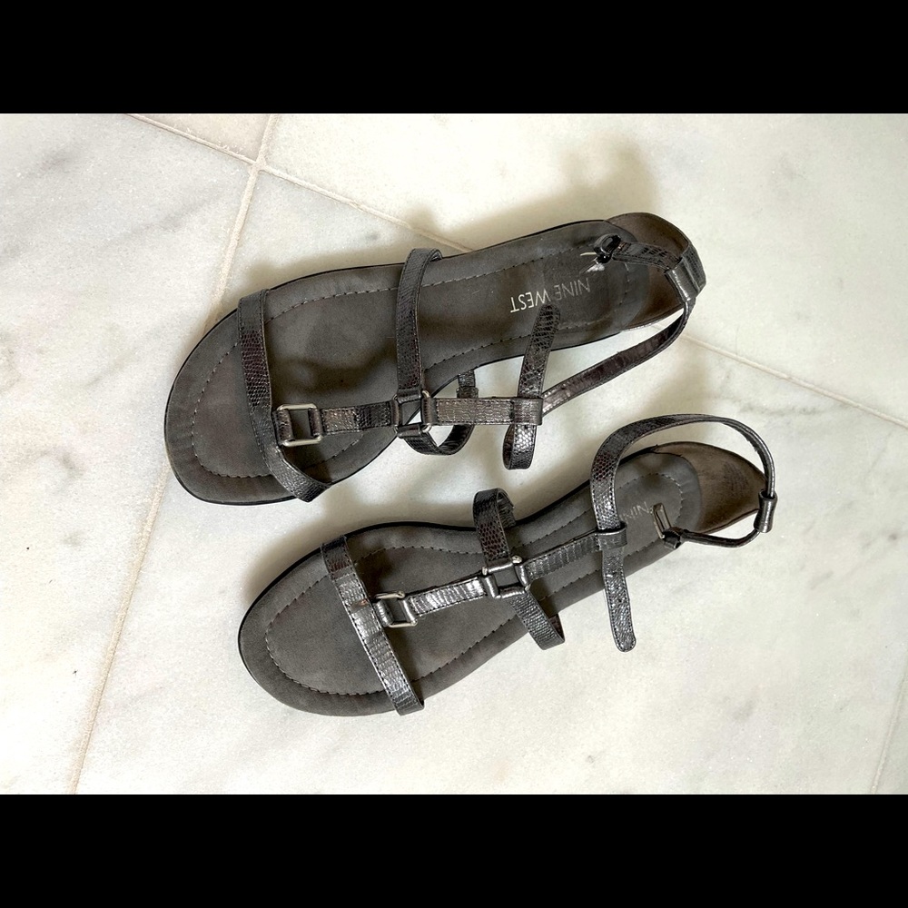 Nine West Size 6.5 Silver Strappy Flats